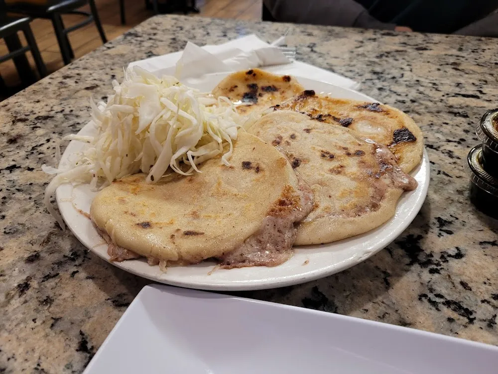 Frijoles Y Queso Pupusas